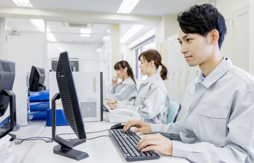 実画面を使用し、現場を想定した研修制度